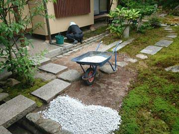 真砂土 庭砂利の小運搬作業の画像その2